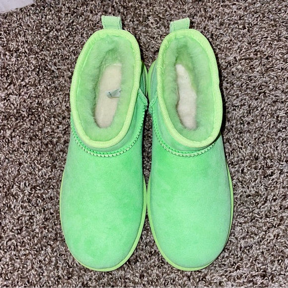 UGG Green Classic Ultra Mini - Picture 3 of 5